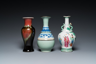 Een Chinese famille rose, een flamb&eacute; en een blauw-witte celadon vaas, 19/20e eeuw