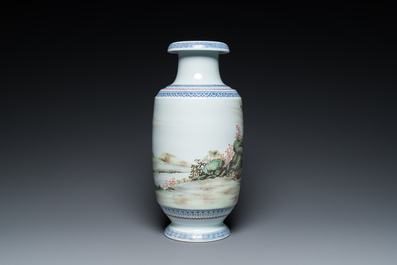 Vase en porcelaine de Chine famille rose &agrave; d&eacute;cor de musiciens, marque de Hongxian, R&eacute;publique