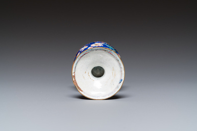 A Chinese Canton enamel egg cup, Qianlong/Jiaqing