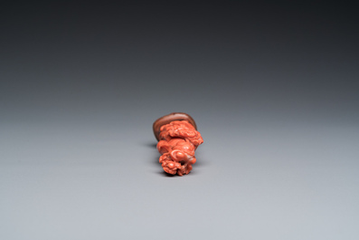 A Chinese red coral sculpture of Guanyin, 19/20th C.