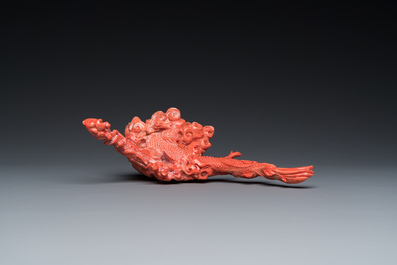Sculpture d'un dragon en corail rouge, Chine, 19&egrave;me