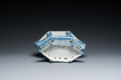 A rare Chinese blue and white 'chanab' altar stand, 19th C.