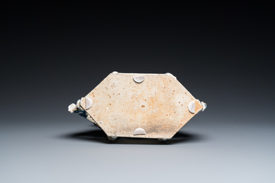 A rare Chinese blue and white 'chanab' altar stand, 19th C.