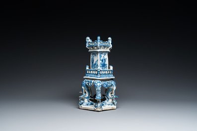 A rare Chinese blue and white 'chanab' altar stand, 19th C.