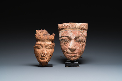 Deux masques de sarcophage en bois sculpt&eacute;, Egypte, &eacute;poque ramesside et &eacute;poque ptol&eacute;ma&iuml;que