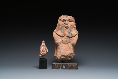 Une sculpture romaine du dieu B&egrave;s en terre cuite et une t&ecirc;te d'homme grotesque, ca. 1er si&egrave;cle