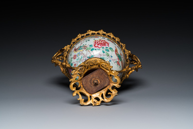Bol en porcelaine de Chine famille rose &agrave; monture en bronze dor&eacute;, Yongzheng
