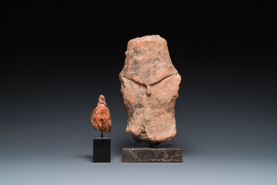 Une sculpture romaine du dieu B&egrave;s en terre cuite et une t&ecirc;te d'homme grotesque, ca. 1er si&egrave;cle