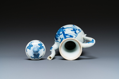 Verseuse couverte en porcelaine de Chine en bleu et blanc &agrave; d&eacute;cor 'Xi Xiang Ji', marque de Xuande, Kangxi
