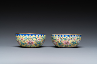 A pair of Chinese yellow-ground Canton enamel bowls, Qianlong/Jiaqing
