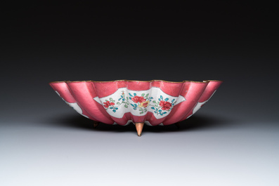 A Chinese Canton enamel helm-shaped ewer with shell-shaped basin, Yongzheng/Qianlong