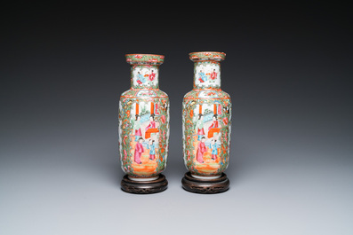 Een collectie van 28 stukken Chinees Canton famille rose porselein, 19e eeuw