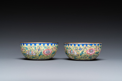 A pair of Chinese yellow-ground Canton enamel bowls, Qianlong/Jiaqing