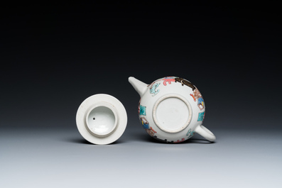 Th&eacute;i&egrave;re couverte en porcelaine de Chine famille rose &agrave; d&eacute;cor d'antiquit&eacute;s, Yongzheng