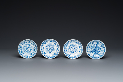 Douze soucoupes et huit tasses en porcelaine de Chine en bleu et blanc, Kangxi