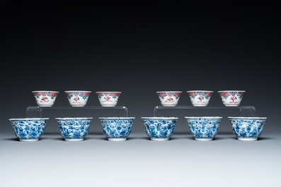 Twaalf Chinese blauw-witte en famille rose koppen en schotels, Kangxi/Yongzheng