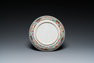 Een Chinese famille rose 'ijsvogels' schotel met opengewerkte rand, Yongzheng/Qianlong