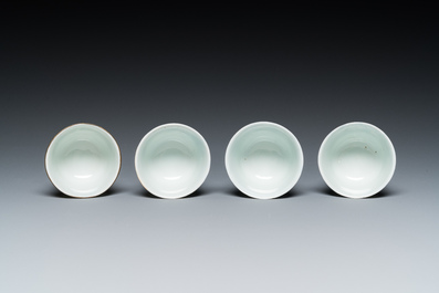 Four Chinese blue and white 'Buddhist lions' cups and their round tray, Shun Li Kin Ji mark, 19th C.