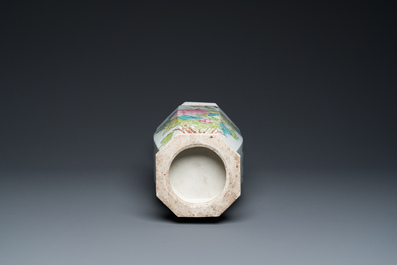 Vase de forme octogonale en porcelaine de Chine qianjiang cai, sign&eacute; Wang Baowen 汪保文, dat&eacute; 1899