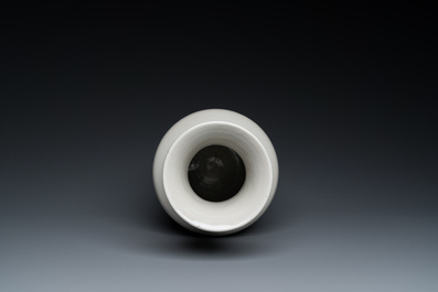 Vase de forme rouleau en porcelaine de Chine famille rose &agrave; d&eacute;cor de Shou Lao, Yongzheng