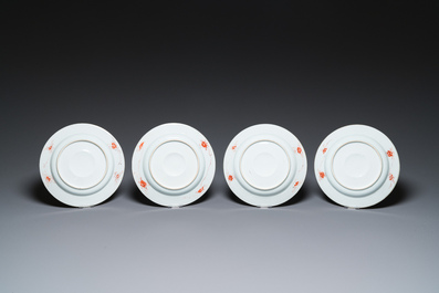 Vier Chinese Imari-stijl borden met verhoogde ziel, Kangxi