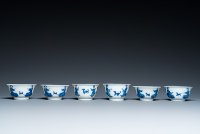Six tasses et soucoupes en porcelaine de Chine en bleu et blanc &agrave; d&eacute;cor de dames et de chiens, Kangxi