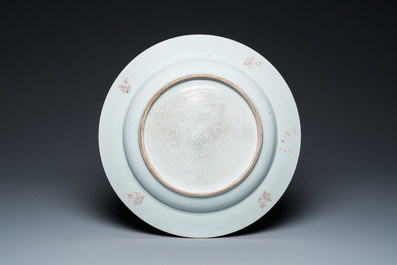 Plat en porcelaine de Chine famille rose &agrave; d&eacute;cor d'un qilin et d'un ph&eacute;nix, Yongzheng