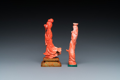 Deux sculptures de femmes debout en corail rouge, Chine, 19/20&egrave;me
