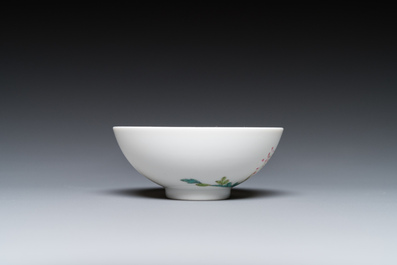 A Chinese famille rose bowl with floral design, Yongzheng mark, 20th C.