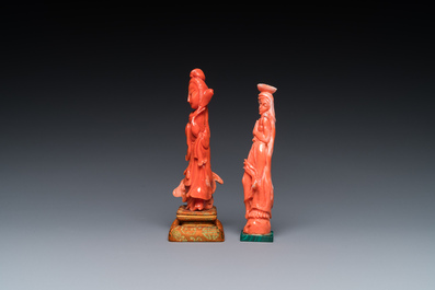 Deux sculptures de femmes debout en corail rouge, Chine, 19/20&egrave;me