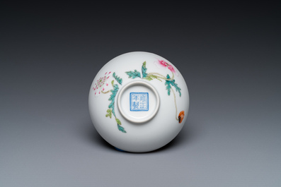 A Chinese famille rose bowl with floral design, Yongzheng mark, 20th C.