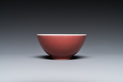 Bol en porcelaine de Chine en rouge de cuivre monochrome, marque de Yongzheng mais probablement post&eacute;rieur