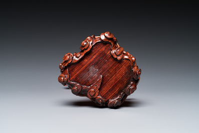 A Chinese red coral sculpture of Xiwangmu standing on a rock, 19/20th C.