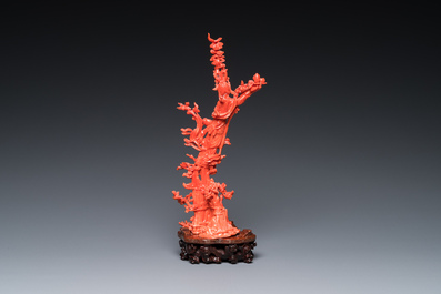 A Chinese red coral sculpture of Xiwangmu standing on a rock, 19/20th C.