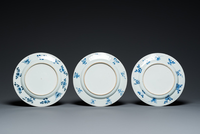 Six plats en porcelaine de Chine en bleu et blanc &agrave; d&eacute;cor d'une sc&egrave;ne du 'Xi Xiang Ji', Kangxi