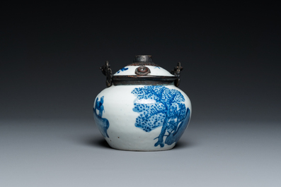 A Chinese blue and white 'Bleu de Hue' waterpipe for the Vietnamese market, Tho mark, 19th C.