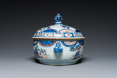 A Chinese blue and white dish and a verte-Imari tureen and cover, Kangxi