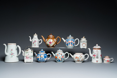 Belle collection de th&eacute;i&egrave;res et chocolati&egrave;res en porcelaine de Chine famille rose et de style Imari, Yongzheng/Qianlong