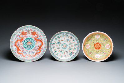 Five various Chinese dishes and a plate, 19/20th C.