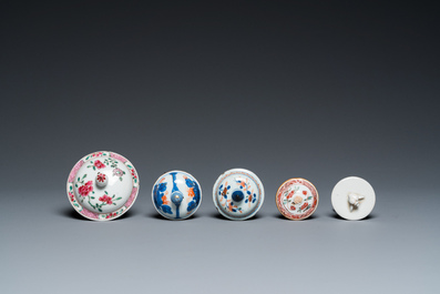 Een grote collectie Chinees famille rose en Imari-stijl theegoed, Yongzheng/Qianlong