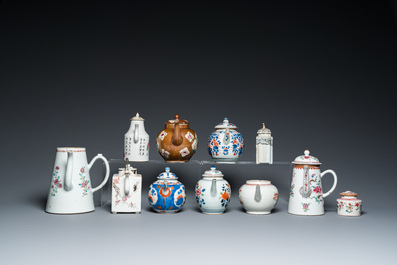 Belle collection de th&eacute;i&egrave;res et chocolati&egrave;res en porcelaine de Chine famille rose et de style Imari, Yongzheng/Qianlong