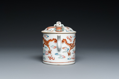 Th&eacute;i&egrave;re couverte en porcelaine de Chine famille rose &agrave; d&eacute;cor de dragons, marque de Qingwan 清玩, 19&egrave;me