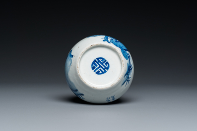 Een Chinese blauw-witte 'Bleu de Hue' waterpijp voor de Vietnamese markt, Thọ 壽 merk, 19e eeuw