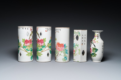 Four Chinese qianjiang cai hat stands and a vase, 19/20th C.