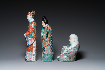 Trois sculptures en porcelaine de Chine famille rose dont un Bouddha, une immortelle et un dieu d'&eacute;toiles, 19/20&egrave;me