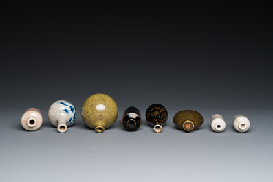 Vijf diverse Chinese snuifflessen en drie miniatuur vaasjes, 19/20e eeuw