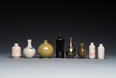 Vijf diverse Chinese snuifflessen en drie miniatuur vaasjes, 19/20e eeuw