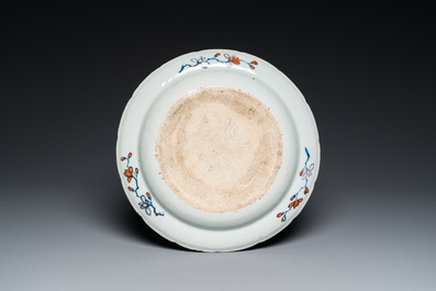 Plat en porcelaine de Chine famille rose &agrave; d&eacute;cor de feuilles de tabac, Qianlong