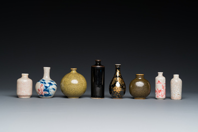 Cinq tabati&egrave;res et trois vases miniatures en porcelaine de Chine, 19/20&egrave;me