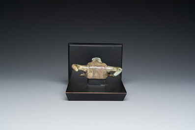 Een Chinees bronzen ornament in de vorm van een stierenkop, Periode der Strijdende Staten